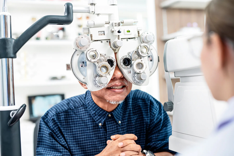 Protégez Vos Yeux à l'Ère Numérique : Comprendre et Prévenir la Sécheresse Oculaire